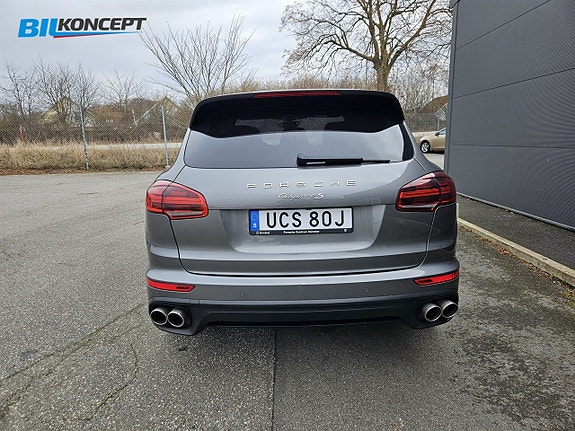 Porsche Cayenne S 4 of 5