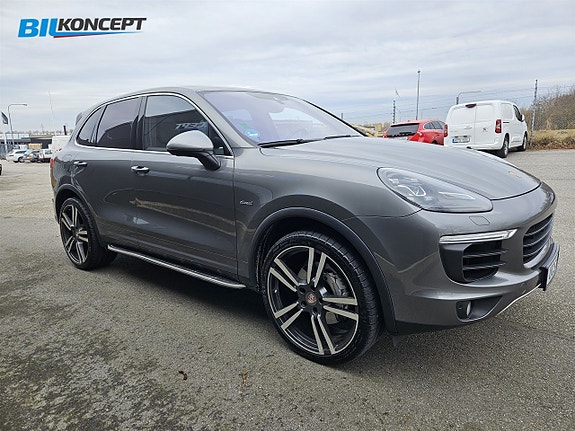 Porsche Cayenne S 7 of 21