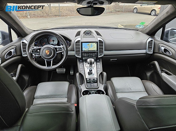 Porsche Cayenne S 18 of 21