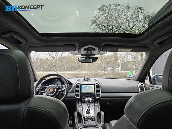 Porsche Cayenne S 17 of 21