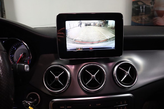 Mercedes-Benz CLA220 8 of 14