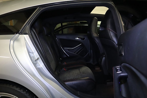 Mercedes-Benz CLA220 12 of 14