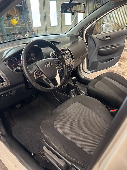 Hyundai i20 4 of 5