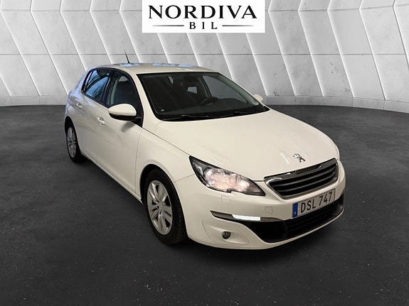Peugeot 308 2 of 5