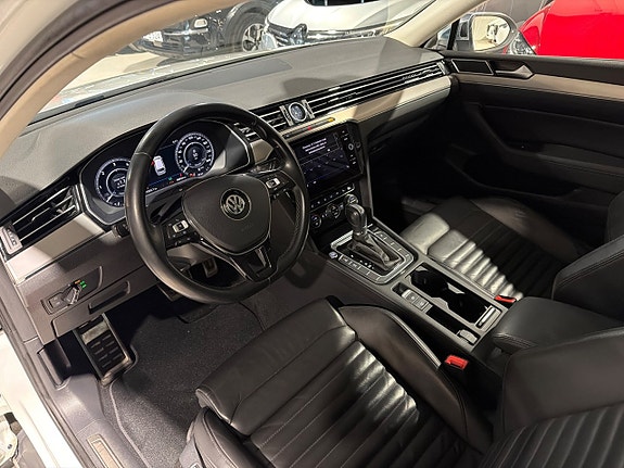 Volkswagen Passat Alltrack 8 of 13
