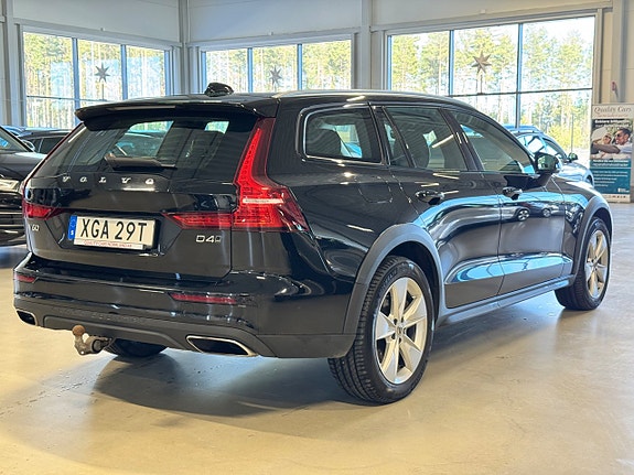 Volvo V60 Cross Country 4 of 5
