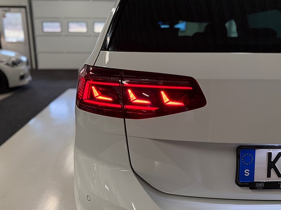 Volkswagen Passat 23 of 28