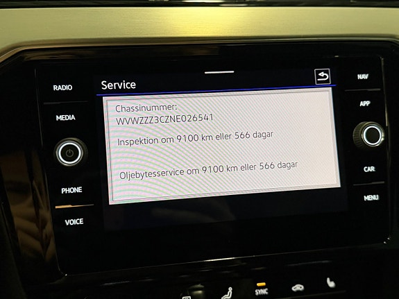 Volkswagen Passat 16 of 28