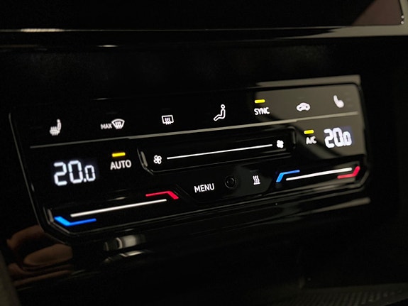 Volkswagen Passat 18 of 28