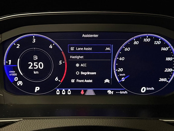 Volkswagen Passat 13 of 28