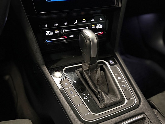 Volkswagen Passat 11 of 28