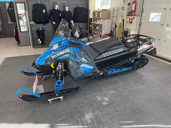 Polaris Titan 850 Demo 4 of 5