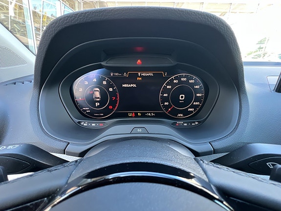 Audi Q2 10 of 19