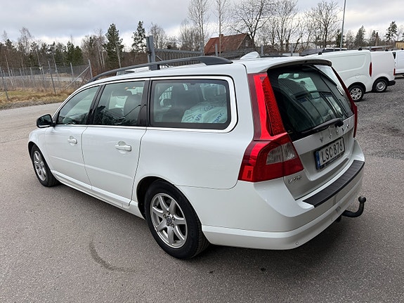 Volvo V70 3 of 5