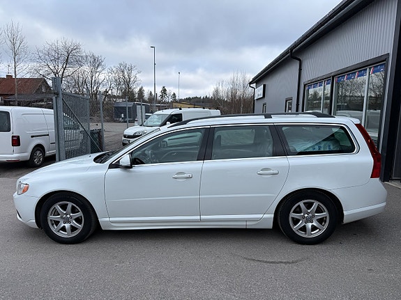 Volvo V70 2 of 5