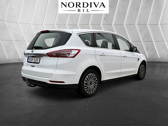 Ford S-MAX 8 of 17