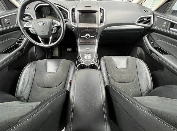 Ford S-MAX 9 of 17