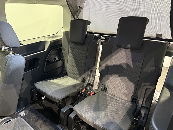 Volkswagen Caddy Maxi 9 of 18