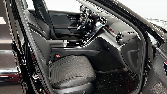 Mercedes-Benz C300 3 of 5