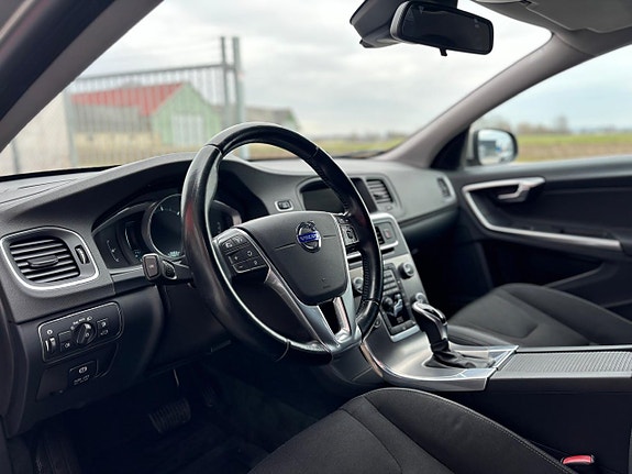 Volvo V60 8 of 23