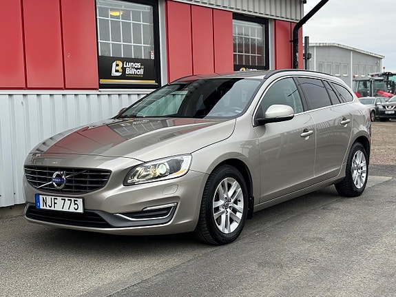Volvo V60 2 of 23