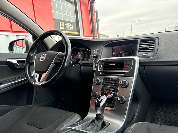 Volvo V60 11 of 23