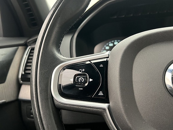 Volvo XC90 15 of 30