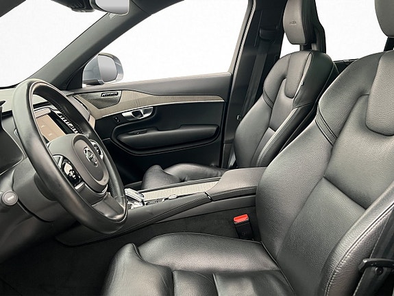 Volvo XC90 11 of 30