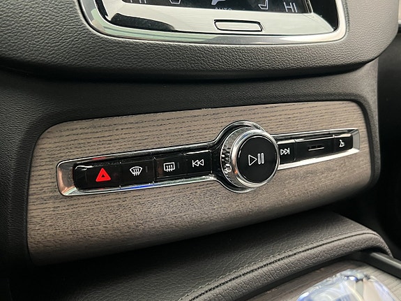 Volvo XC90 30 of 30