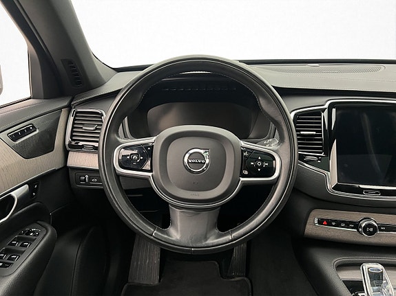Volvo XC90 13 of 30