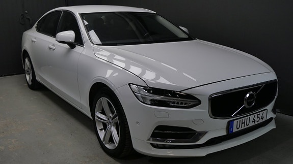 Volvo S90 2 of 5