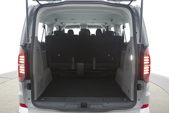 Volkswagen Caravelle 21 of 21