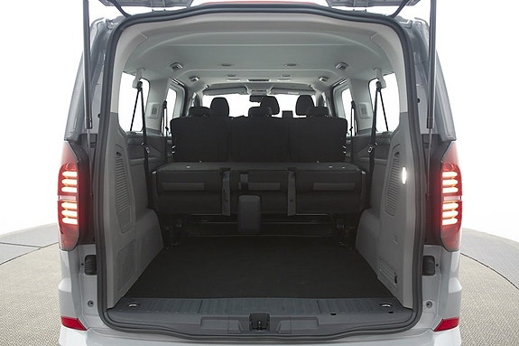 Volkswagen Caravelle 18 of 21