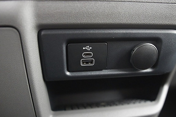 Volkswagen Caravelle 12 of 21