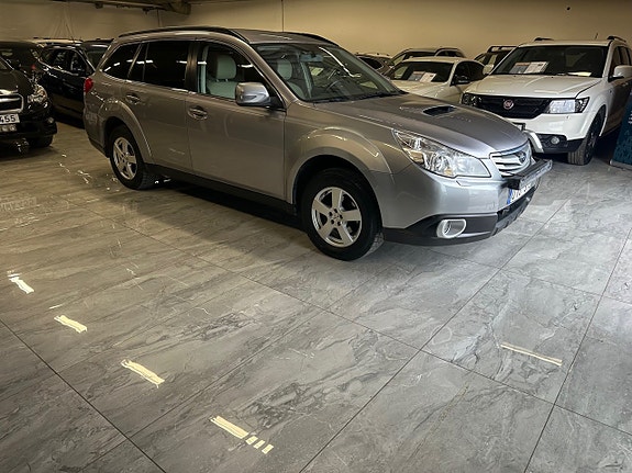 Subaru Outback 2 of 5