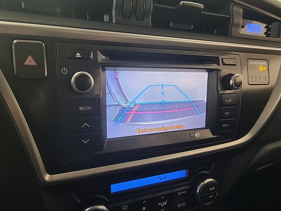 Toyota Auris 13 of 23