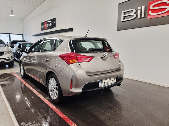 Toyota Auris 16 of 23