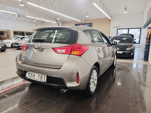 Toyota Auris 17 of 23