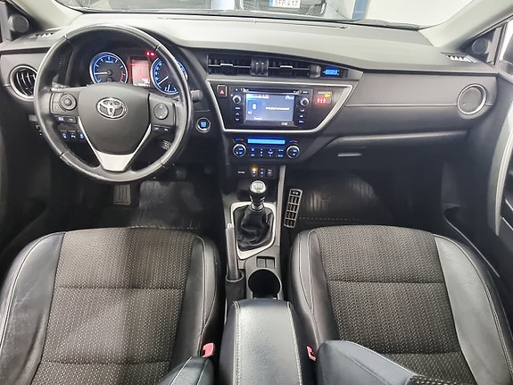 Toyota Auris 11 of 23