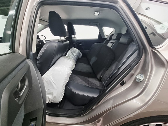 Toyota Auris 7 of 23