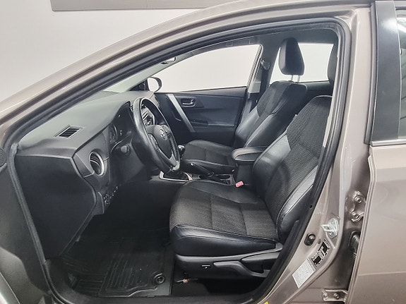 Toyota Auris 5 of 23