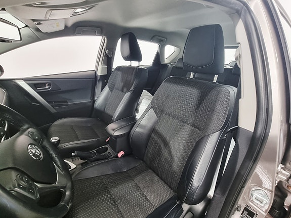 Toyota Auris 6 of 23