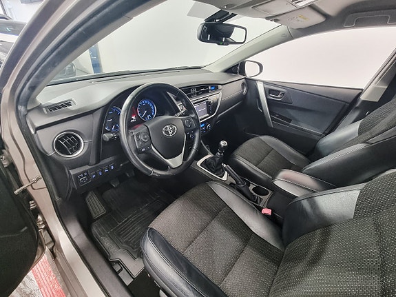 Toyota Auris 9 of 23