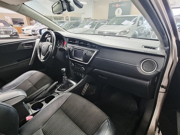 Toyota Auris 18 of 23