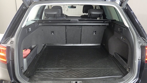 Volkswagen Passat 10 of 28