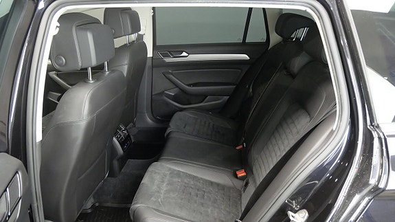 Volkswagen Passat 13 of 28