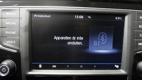 Volkswagen Passat 21 of 28