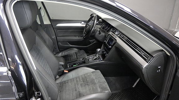 Volkswagen Passat 14 of 28