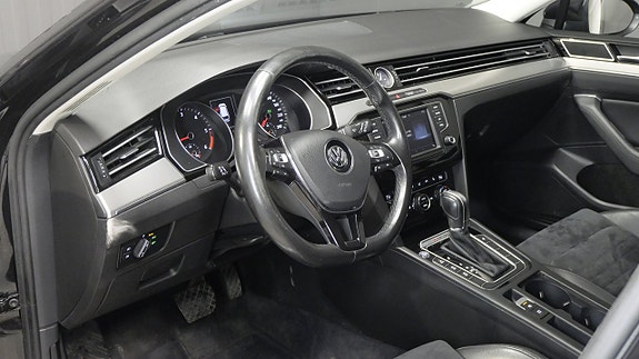 Volkswagen Passat 12 of 28