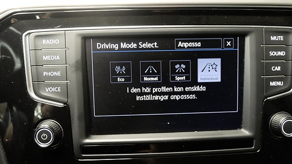 Volkswagen Passat 23 of 28